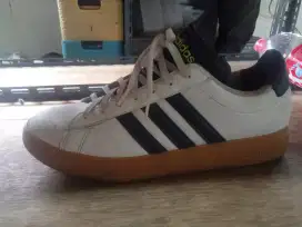 Dijual sepatu Adidas seperti di profil