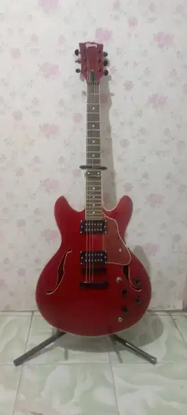 Gitar model lespaul semi hollow