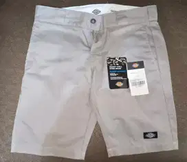 DICKIES SKINNY STRAIGHT SHORT - SIZE 28 (DIJUAL KARENA KEKECILAN)