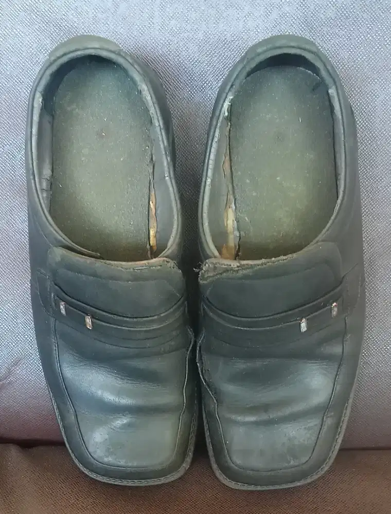 Sepatu kulit ukuran 39