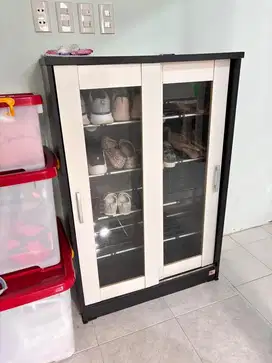 Rak sepatu bekas