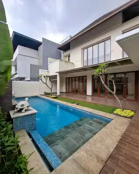 Disewakan Rumah Modern Tropis Area Hunian Sangat Tenang Bebas Banjir