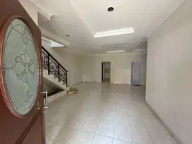 Disewakan Rumah Cantik Di Gading Pelangi