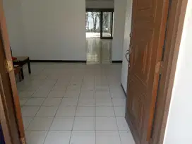 Disewakan rumah di sumber sari