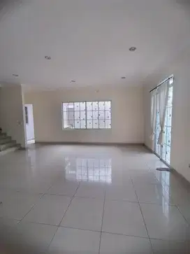 Disewakan Rumah ada Kitchen Set di Cluster Europe Green Lake City