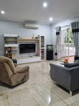 DISEWAKAN Rumah Kondisi Rapi Furnished di Opulance Residence (Lv)