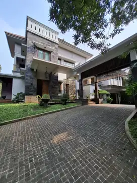 Disewa/jual rumah modern klasik harga menarik at Kebayoran baru Jaksel