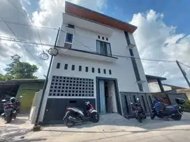 Kos Baru Mewah 3 lantai Kawasan Kampus UNS 15 KT