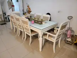 Meja makan 8 kursi estetik
