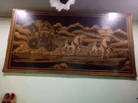 Lukisan kereta kencana di lukis dengan tinta emas. Di buat thn 2001.