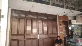 Dikontrakan / kos lokasi strategis didepan pasar ciputat