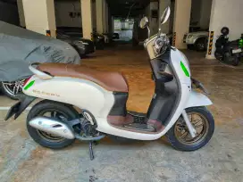 Scoopy Prestige 2023 White Like NEW