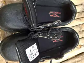 Sepatu safety ceetah like new no.7