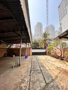 Rumah di Tanjung Duren Timur Strategis Cocok buat Usaha