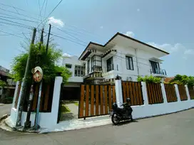 RUMAH MEWAH DEKAT STASIUN LEMPUYANGAN DI BACIRO