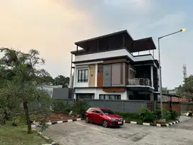 Di Jual Rumah Veteran Jakarta selatan 2,5 lantai