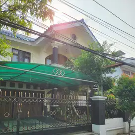 Turun Harga Dijual Rumah terawat di Cempaka Putih Tengah