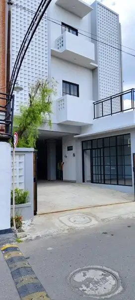 rumah kost ekslysif 25 kamar tidur kledokan seturan omset menjanjikan