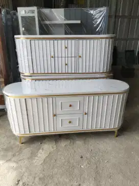 Meja hias consul