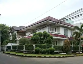 Rumah Di Pulomas-Huk Hadap Selatan & Barat-Akses Jalan Lebar