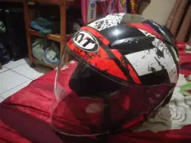 Helm half face dengan double visor kyt