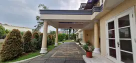 Rumah Mewah Besar Hoek di Kota Wisata