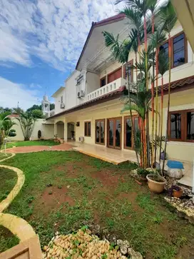 Rumah mewah siap pakai di boulevard Villa Melati Mas