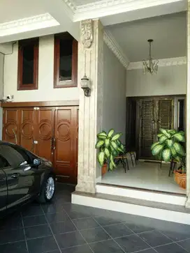 Dijual Rumah Mewah 3,5 Lantai Full Furnished di Medan Baru