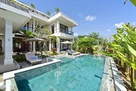FREEHOLD 3-LEVEL VILLA WITH STUNNING OCEAN VIEWS