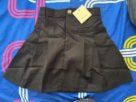 Rok celana atau skort wanita