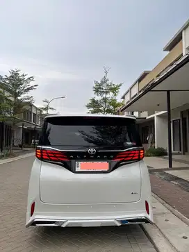 ALPHARD HYBRID MODELISTA