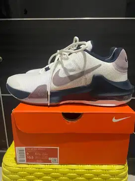 Sepatu basket Air max impact 4