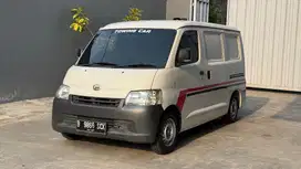 Gran Max Blind Van Towing Car