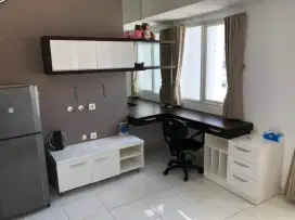 Apartemen berkeley UC Lantai 17, FURNISH