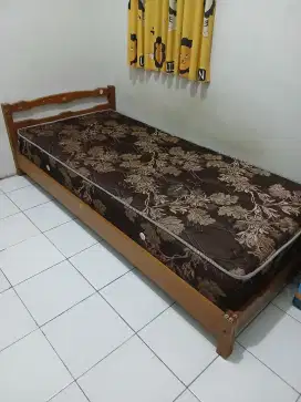 Springbed dan dipan