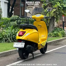 Piaggio Vespa SPRINT SPORT 150 IGET Tahun 2017 WARNA YELLOW VERY GOOD