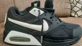 DIJUAL CEPAT NIKE AIR MAX IVO BLACK WHITE ( ORIGINAL ) bekas