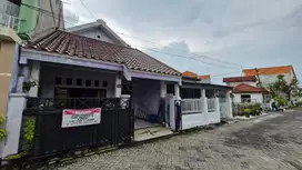 DIJUAL RUMAH SIAP HUNI 2 LANTAI JALAN MADE TAMAN UTARA LAMONGAN