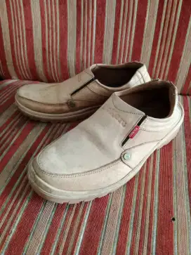 Sepatu kulit kicker no 41/42