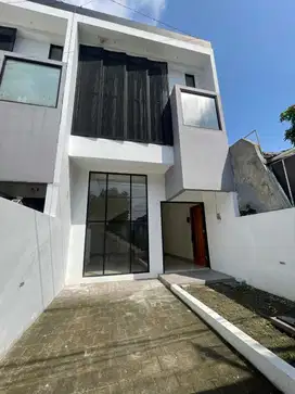 Rumah 2 Lantai Baru SHM di Rungkut Asri Modern Minimalis