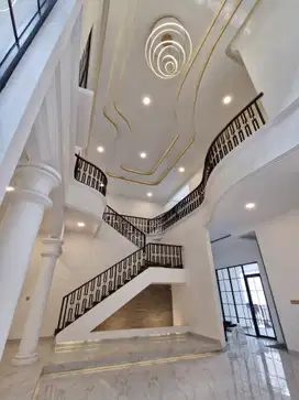 ANA RUMAH MEWAH LUX EXCLUSIVE NGANTONG LT.313M DI TOMANG