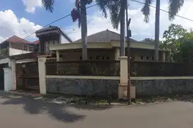 Dijual rumah luas 500 m2 Asri  Pejaten jakarta selatan