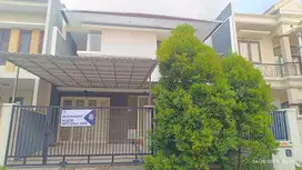 Rumah Citraland modern minimalis semi perabot lokasi depan