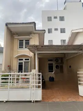 Rumah Bagus High Ceiling di Sektor 8B Gading Serpong