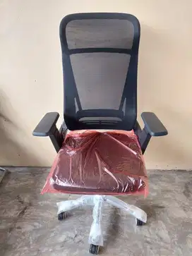 kursi kantor hitam
