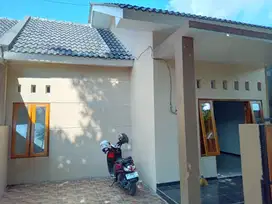 DIJUAL RUMAH SIAP HUNI DI TAMANMARTANI DEKAT SMP N 4 KALASAN.JK13359
