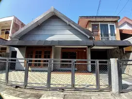 Sewa Rumah Siap Huni dan Nyaman  Jl.Singosari Semarang Selatan-10052