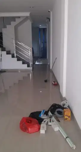 Jual cepat ruko ada lift barang di kelapa gading strategis 3 lantai