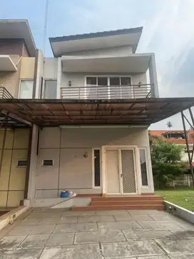 DISEWA CEPAT RUMAH RAPI FULL FURNISHED DI CLUSTER ALORA LIPPO KARAWACI
