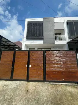 Rumah 2 Lantai Baru SHM di Rungkut Asri Minimalis Siap Huni